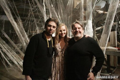 胡杏女一家五心隔空同框 為小女子慶賀百日