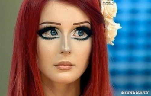 乌克兰动漫狂热少女化妆变身二次元