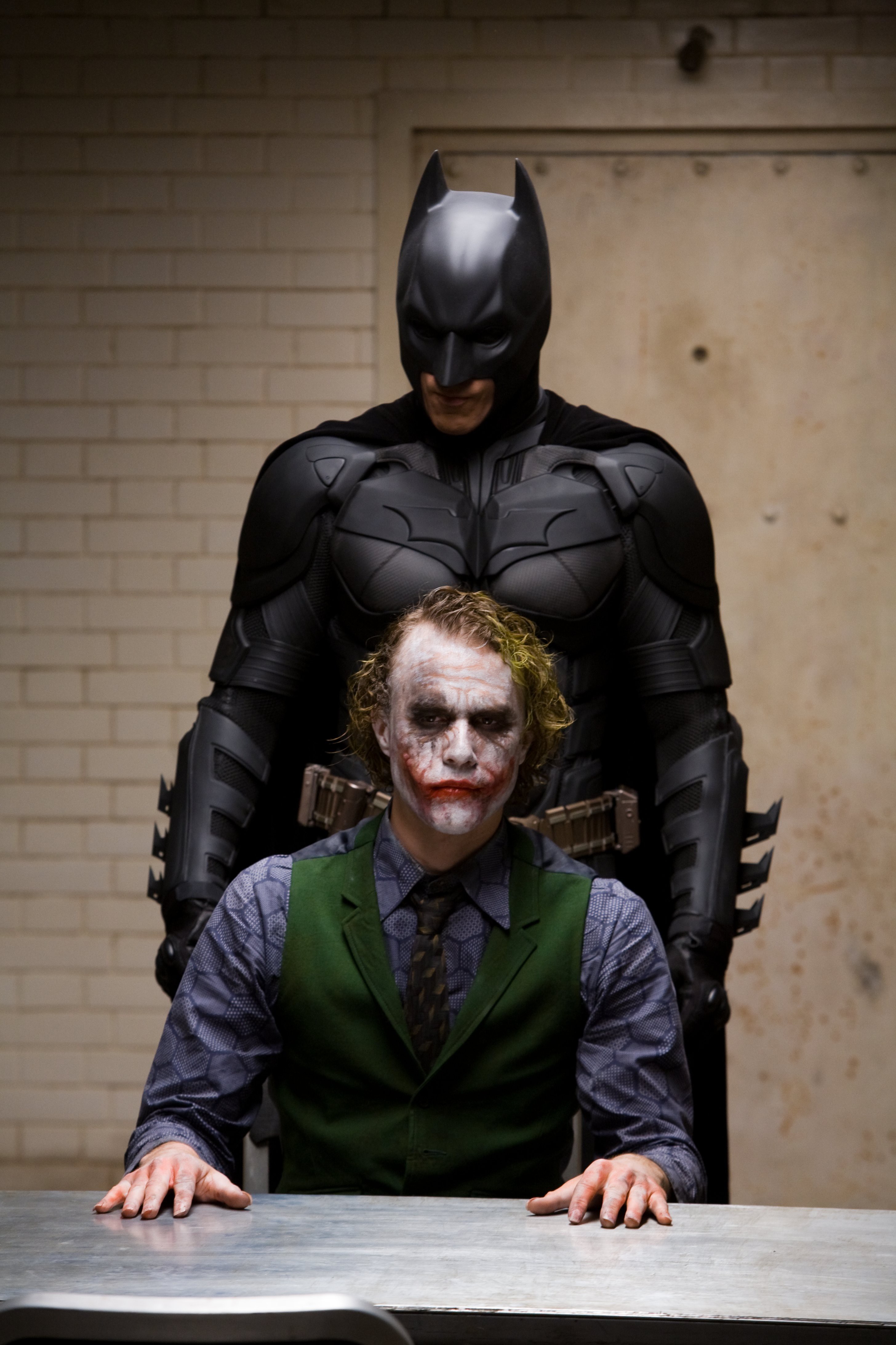 HBO发布《蝙蝠侠：黑暗骑士》小丑的高清经典名场面合集！_新浪新闻