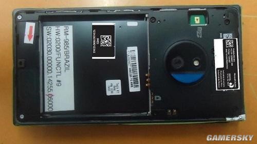 被收购后的第一款板砖 诺基亚Lumia 830曝光 