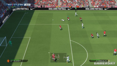 《FIFA15》VS《实况足球2015》画质大比拼 