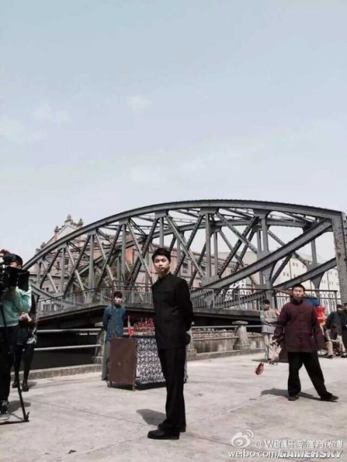 LOL WE战队参加综艺节目现场照曝光 微笑化身