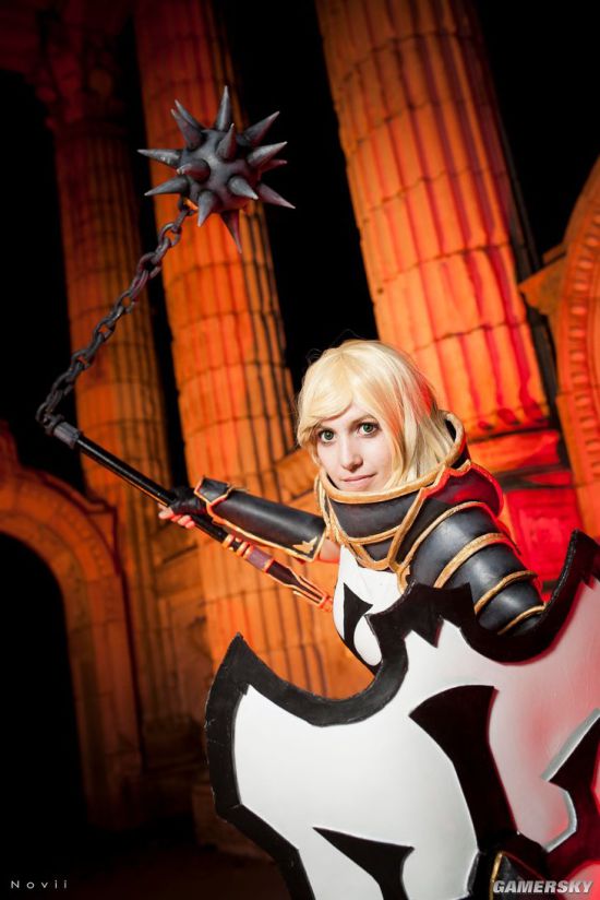 暗黑3女圣教军COSPLAY