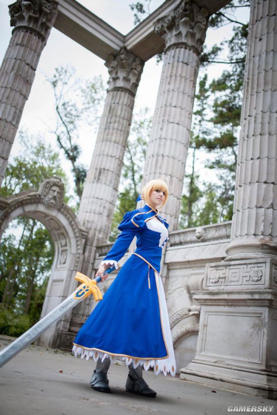 暗黑3女圣教军COSPLAY