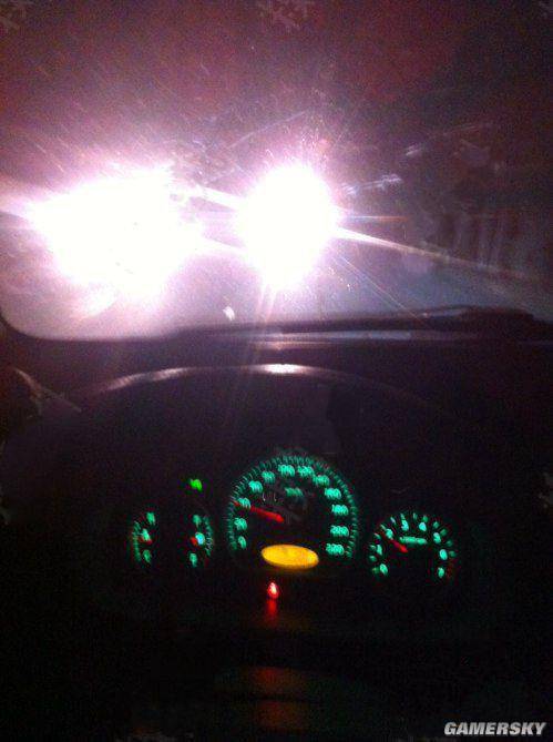 晚上开车不变灯的都尼玛是畜生