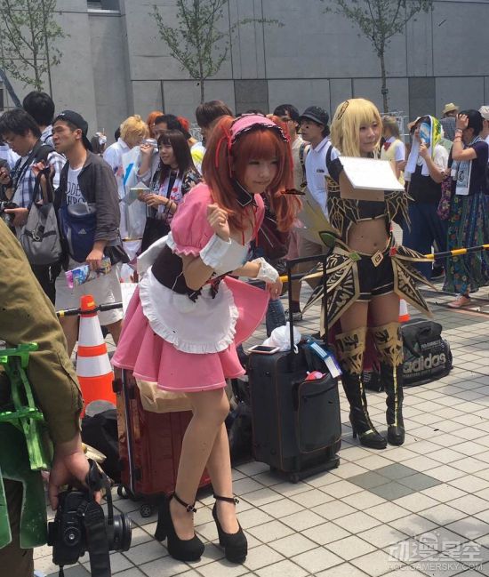 C90首日场报:奇葩COS源源不断 兄贵皮卡丘妖娆辣眼