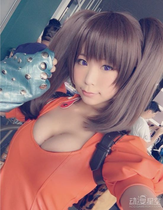 C90首日场报:奇葩COS源源不断 兄贵皮卡丘妖娆辣眼