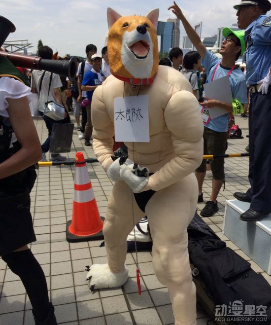 C90首日场报:奇葩COS源源不断 兄贵皮卡丘妖娆辣眼