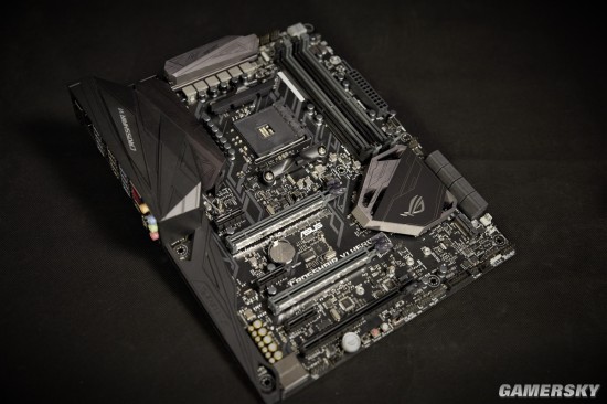 Ryzen 1800X旗舰游戏攒机:酷炫侧透+RGB灯效