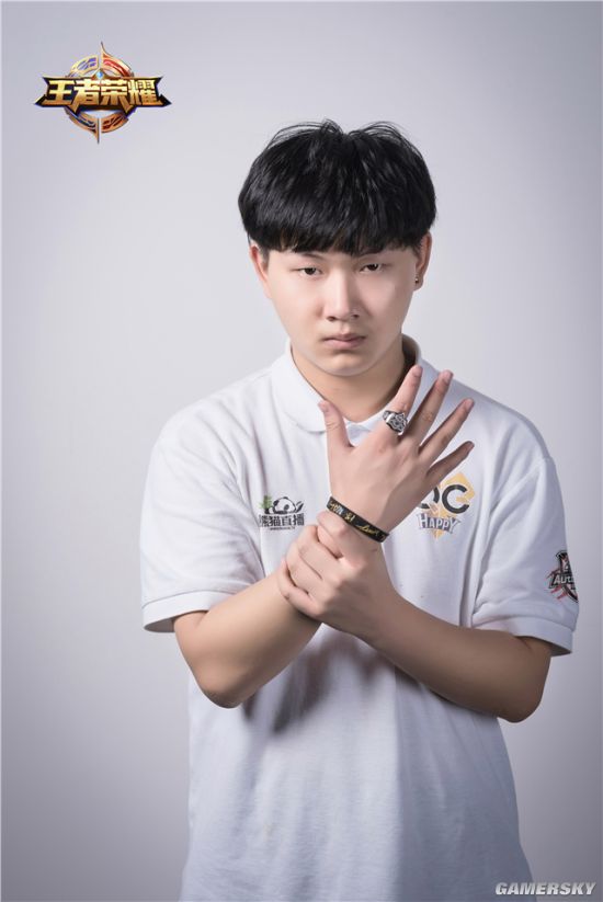 新游 正文  在mvp采访中,飞牛最后大声表白女友,一声"我爱你",让现场