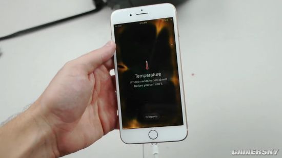 iphone 8 plus高温加热测试:没有爆炸 花屏惨烈