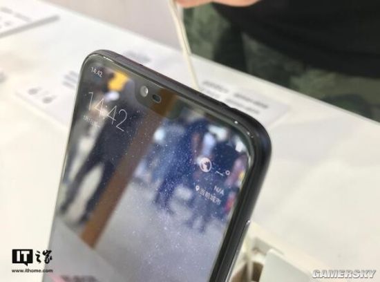 诺基亚X6新机实拍图赏:双面玻璃机身 刘海全面