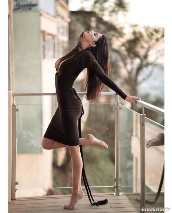 被美腿淹没不知所措你老婆真棒的搞笑囧图