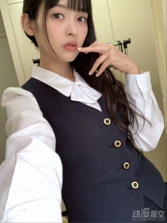 上坂堇化身商店街看板娘 制服美女別具成熟美感 動漫 第3張