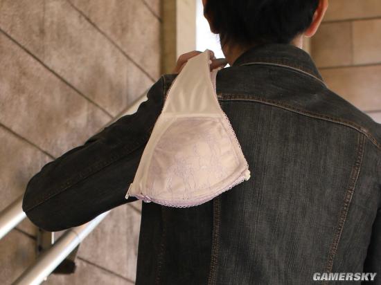 日本设计出一款新型胸罩手袋 除了装脂肪