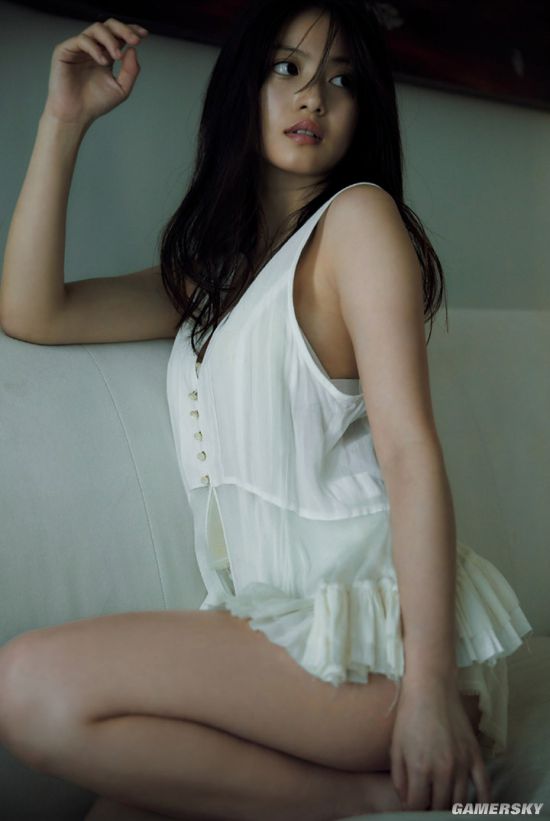 今田美樱:日本福冈第一美少女 泳装写真展现性感身姿