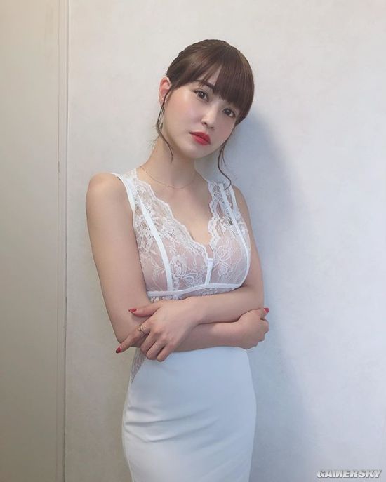 衣服快包不住的好身材写真女星岸明日香 游民星空gamersky Com