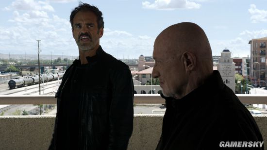《绝命律师》第一季剧照,左为斯蒂芬奥格饰演的角色