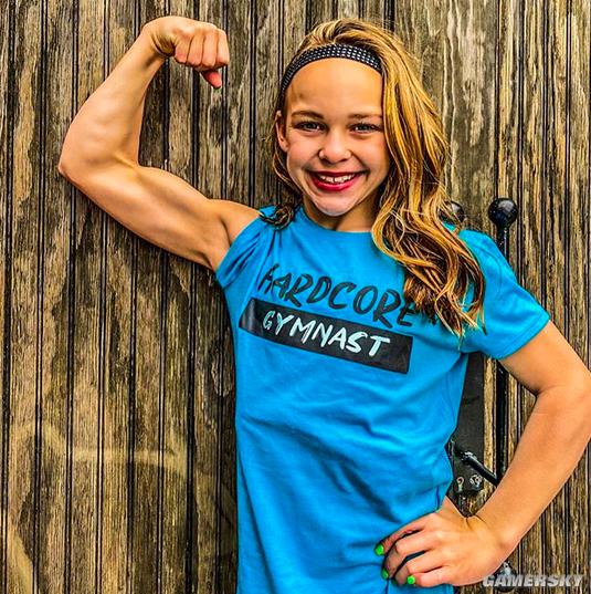 每周力量训练30小时 美国10岁女孩凭六块腹肌走红