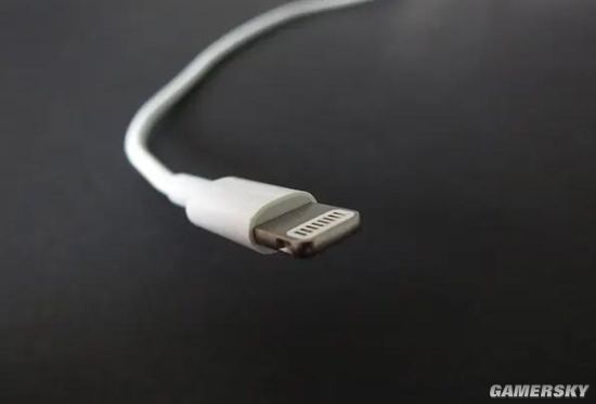 曝iPhone14系列充电接口不变 2023年采用USB-C
