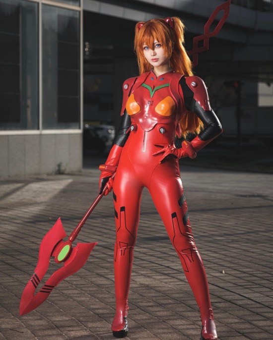 cosplay图赏:樱花妹cos《eva》明日香 紧身胶衣娇小身材