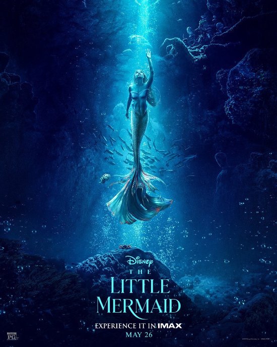 《小美人鱼》发布绝美新海报 绀蓝幽光中的海洋精灵