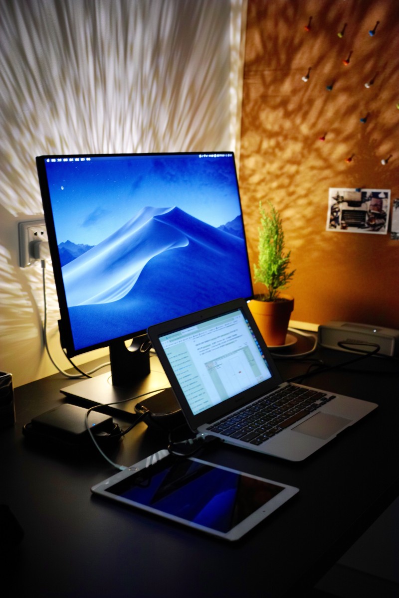 搬新家半个月,终于布置好了工作台