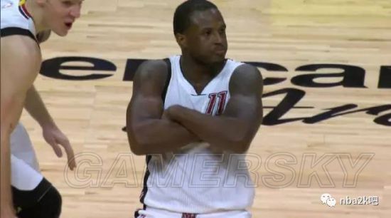 《NBA2K18》空切远端双掩护战术演示