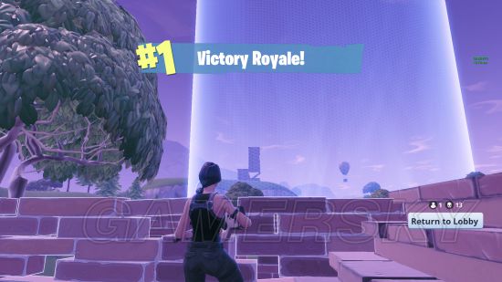 《堡垒之夜》快速下山及墙壁开孔等实用技巧教学