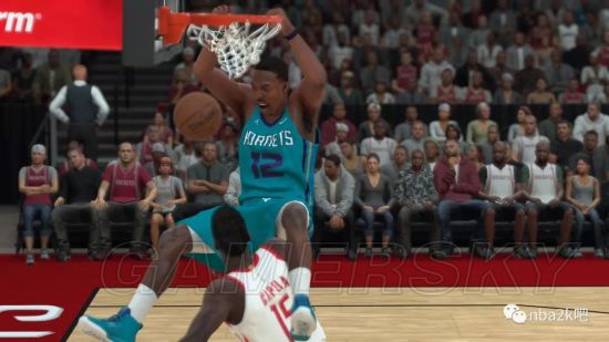 《NBA2K18》霍华德扣篮动图教学及使用场景