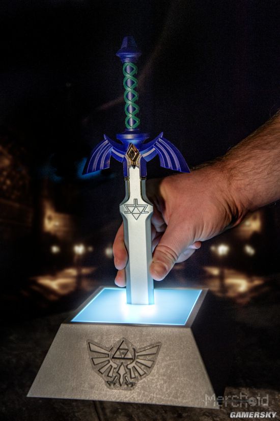 塞尔达传说 黄昏公主 大师剑造型台灯开启预售青白光芒让人安心 游民星空