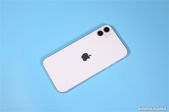 苹果可折叠iPhone曝光：8GB内存 起售价1499美元