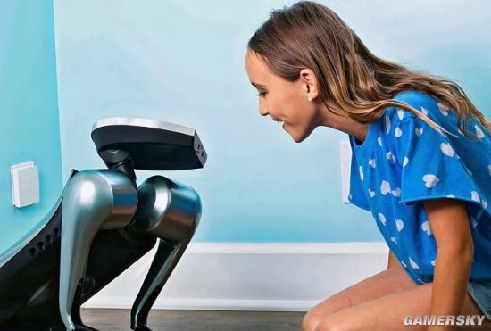 国外推出感知人类情感的AI宠物机器狗 可与主人情感互动