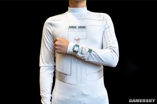 科学家打造“智能”衬衫 可靠汗液和运动发电