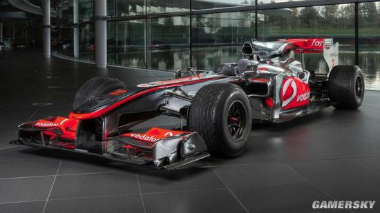 F1世界冠军汉密尔顿座驾被拍卖 估价为500万到700万美元