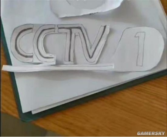 86岁老人只看CCTV1 女孩A4纸做台标实现“换台自由”