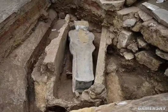 巴黎圣母院火灾后 考古学家在地下发现神秘“人形石棺”