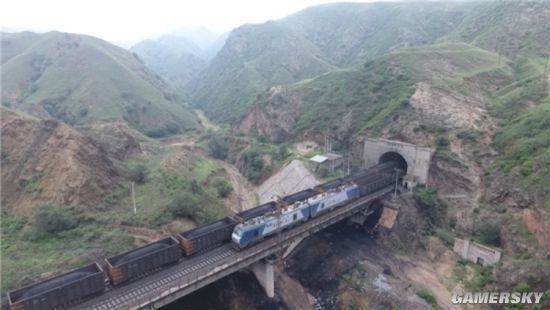 中国最长火车有多难开？全国只有600多人有资格