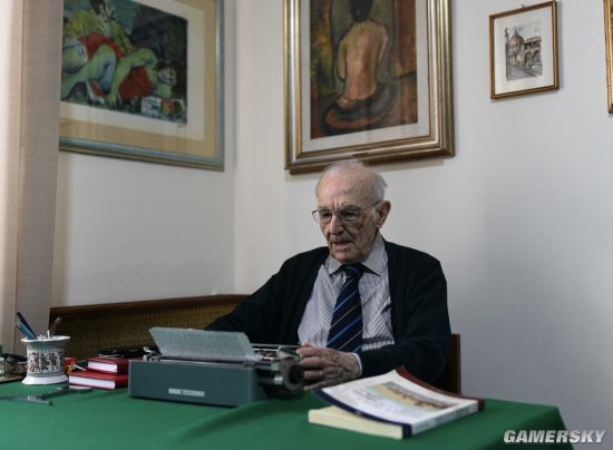 98岁老人获硕士学位 刷新意大利年龄最大毕业生纪录