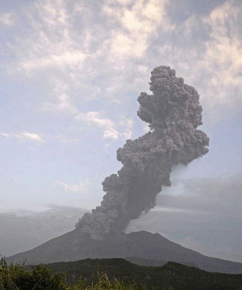 日本樱岛火山今年第四次喷发 已升至最高警戒级别