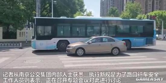 ﻿南京公交车路口限速被吐槽还没自行车快 官方致歉：将优化
