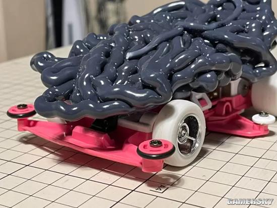 日本网友打造“邪魔”四驱车 用模型废料制作