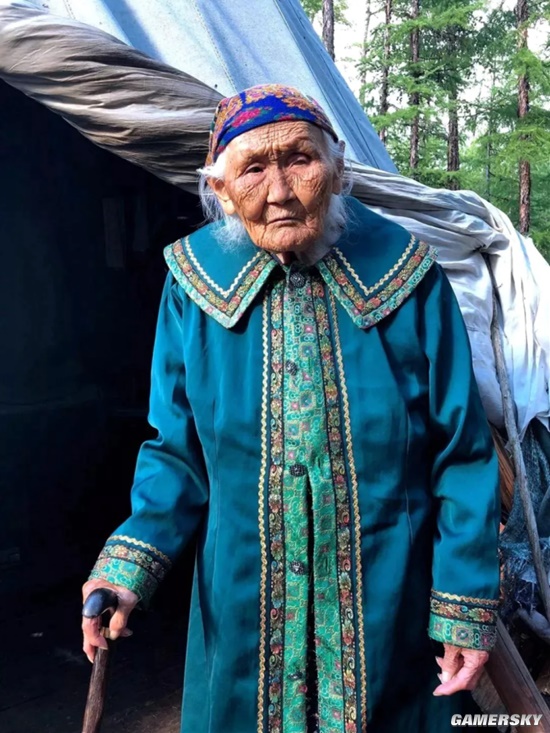 中国最后的女酋长去世 享年101岁在驯鹿身边离去