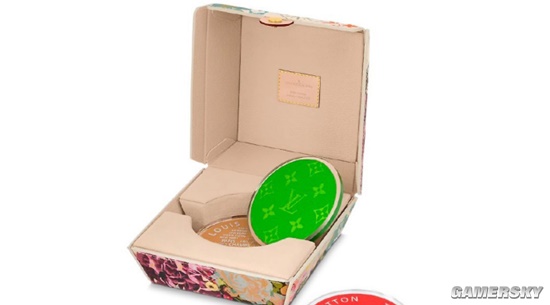 LV杯垫包装盒卖到1.8万元 外观神似“汉堡盒”