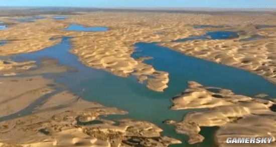 塔克拉玛干沙漠出现众多湖泊 场面蔚为壮观