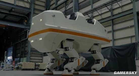 日本打造出世界首款可载4人的4足机器人：酷似大象