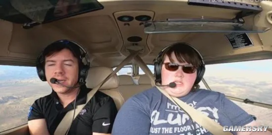 美国22岁视障女子开飞机 历时五天横跨美国