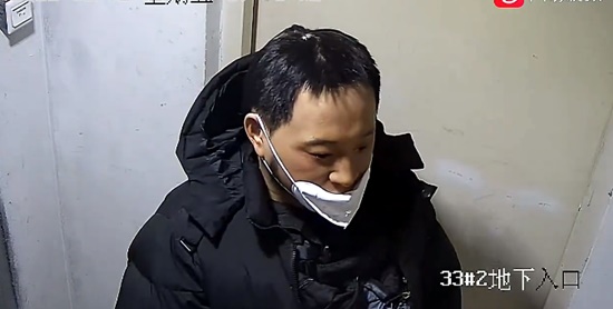 男子戴乳胶人皮面具盗窃160余万 警方4小时侦破抓捕归案