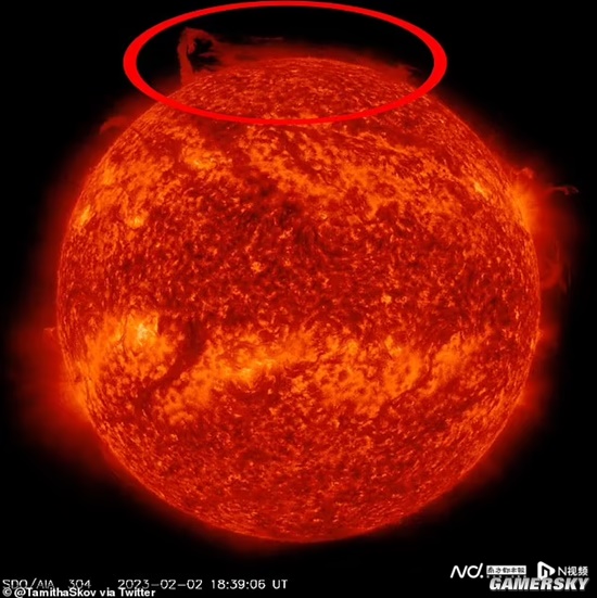 NASA拍到太阳北极一块断裂脱落 是前所未有的事件