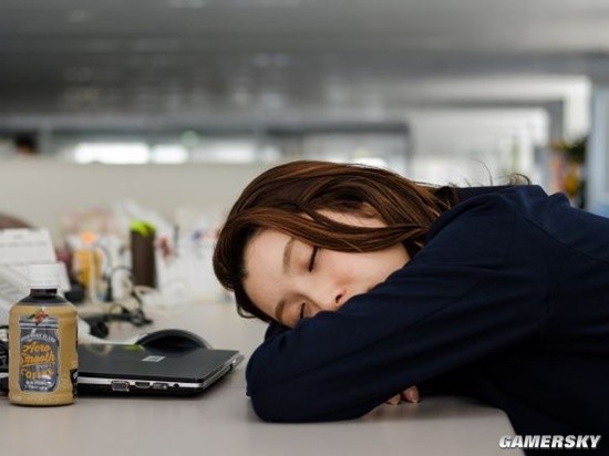 日本每年因睡眠不足损失近8000亿元 部分公司引入午睡制度